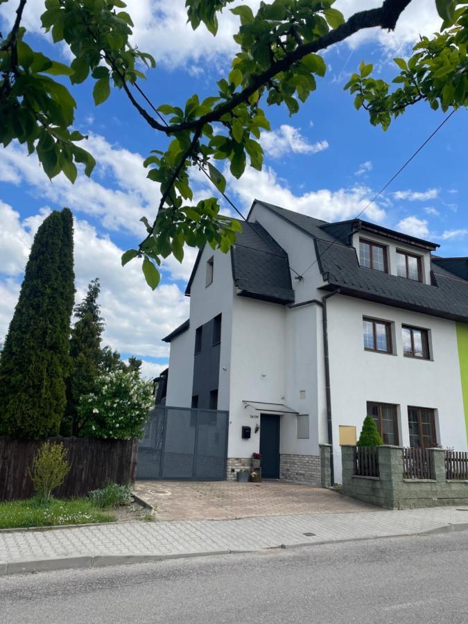 Apartment Dubnica Prejta Dubnica nad Váhom Exterior foto